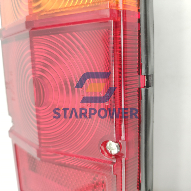 424-06-43241 三色尾灯 小松原厂配件