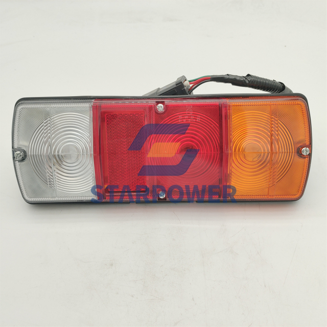 423-06-43490 KOMATSU 后三色尾灯（右灯）