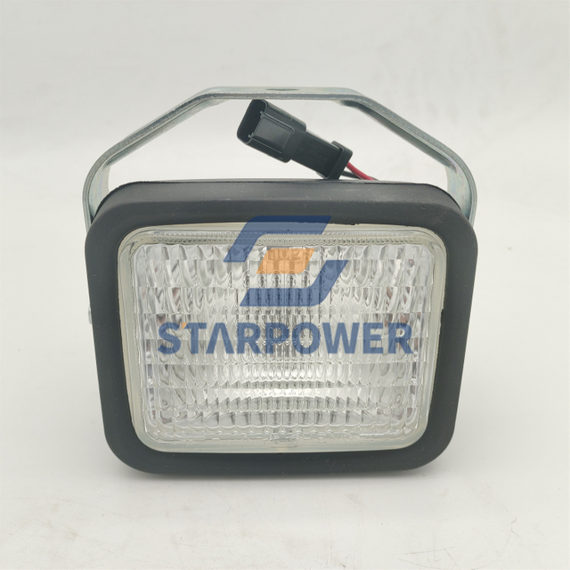 423-06-33130 KOMATSU 前工作灯（顶上）