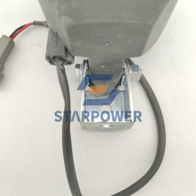 423-54-43790 工作灯 小松原厂配件